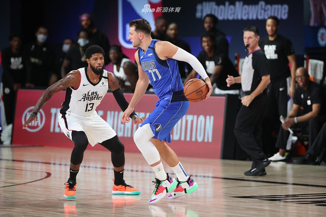 年首度捧杯 年首度捧杯